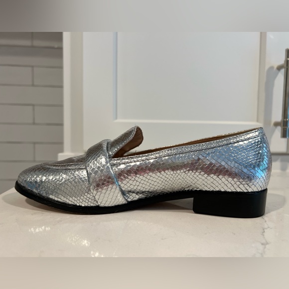 Schutz Silver Snakeskin Leather Loafers. Size 7. GUC! Dustbag included. - Picture 7 of 16